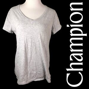 L Champion tee-shirt